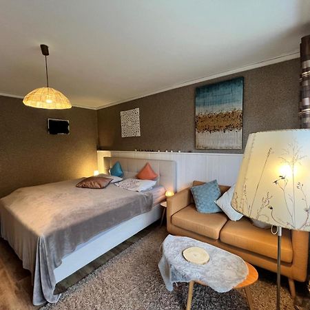 Marburg Apartment Pfiffige Luisa In Ruhiger Waldrandlage Mit Balkon Und Wintergarten Esterno foto